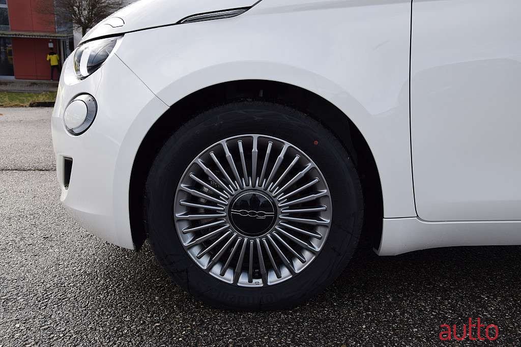 2023' Fiat 500 E photo #5