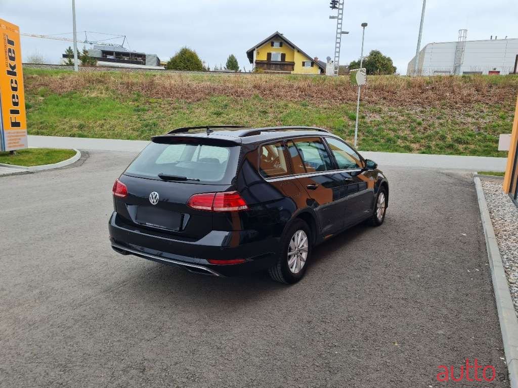 2019' Volkswagen Golf photo #5