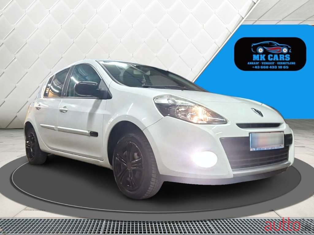 2011' Renault Clio photo #2