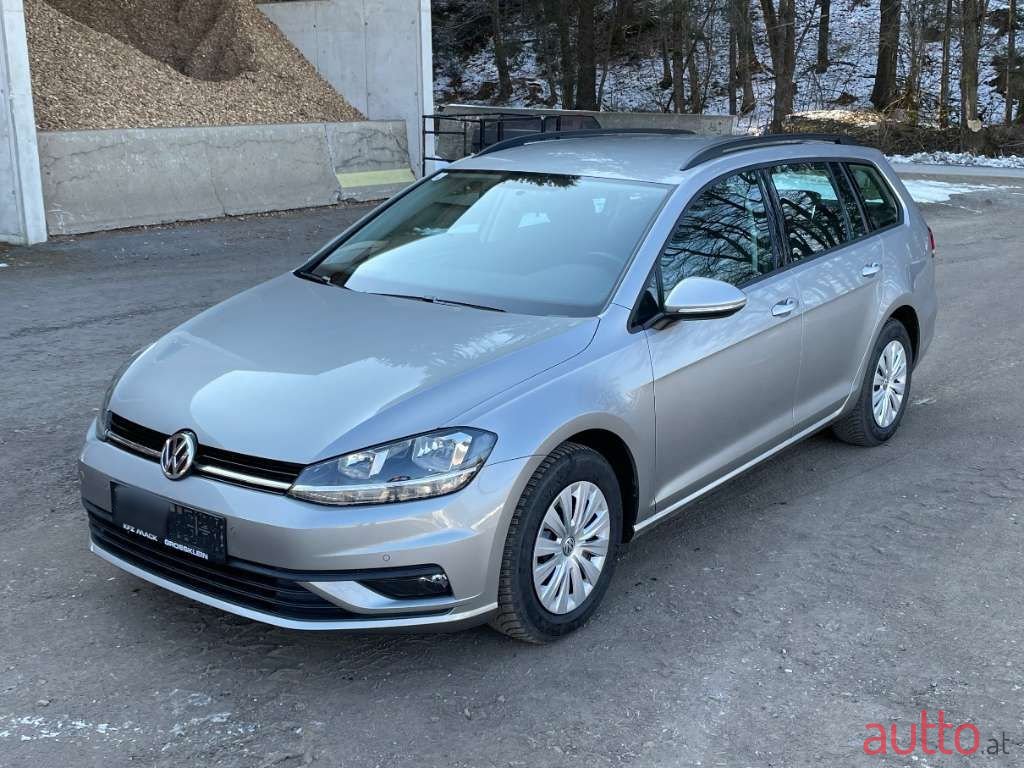 2020' Volkswagen Golf photo #1