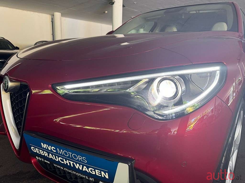 2022' Alfa Romeo Stelvio photo #2