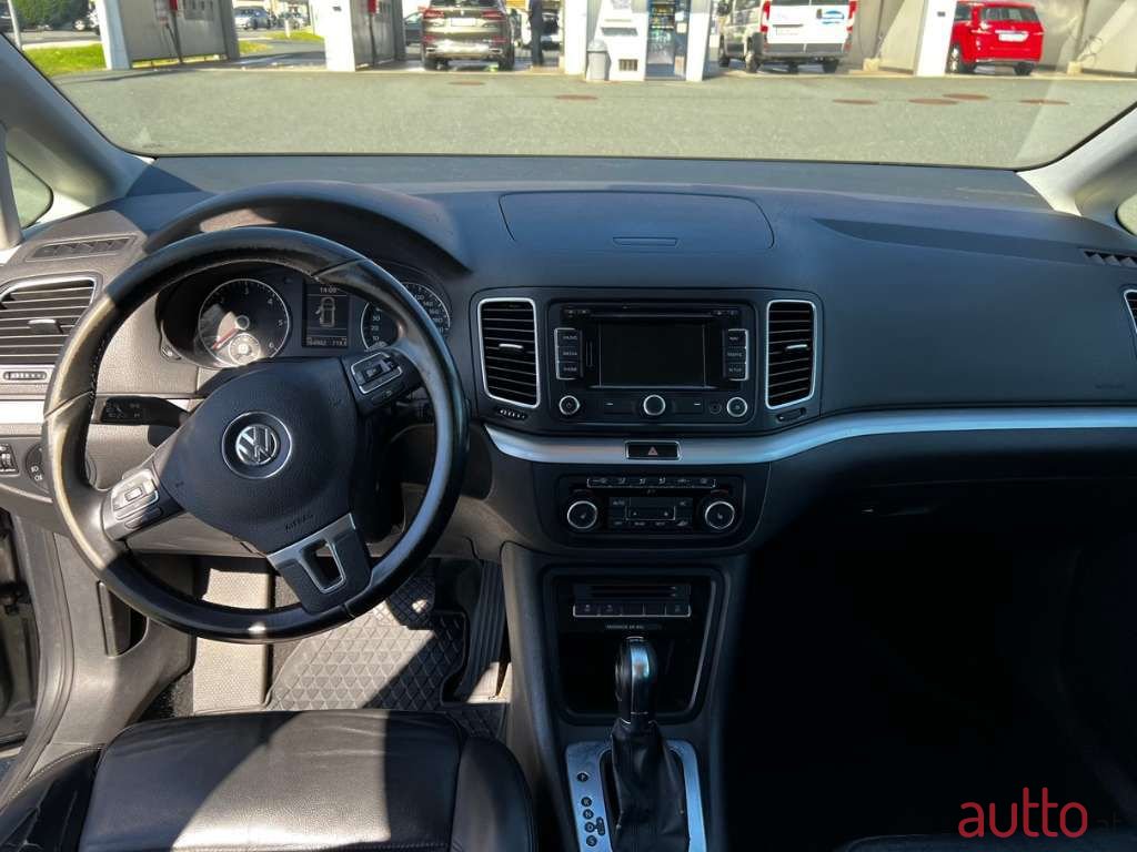 2011' Volkswagen Sharan photo #2