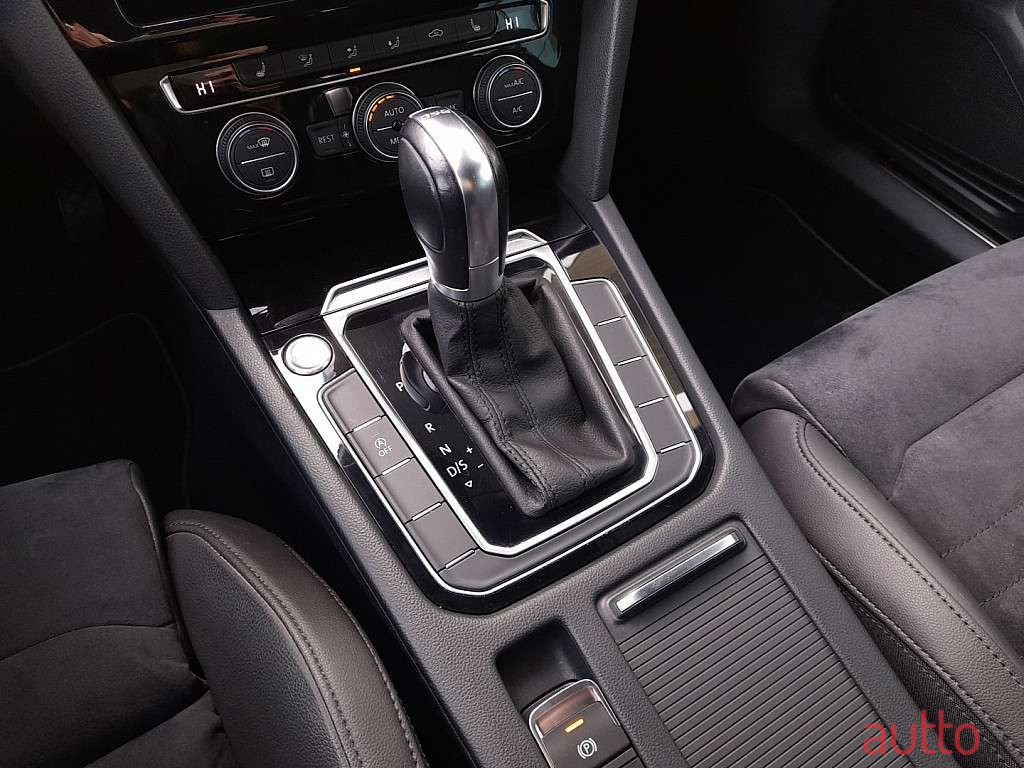 2019' Volkswagen Passat photo #6