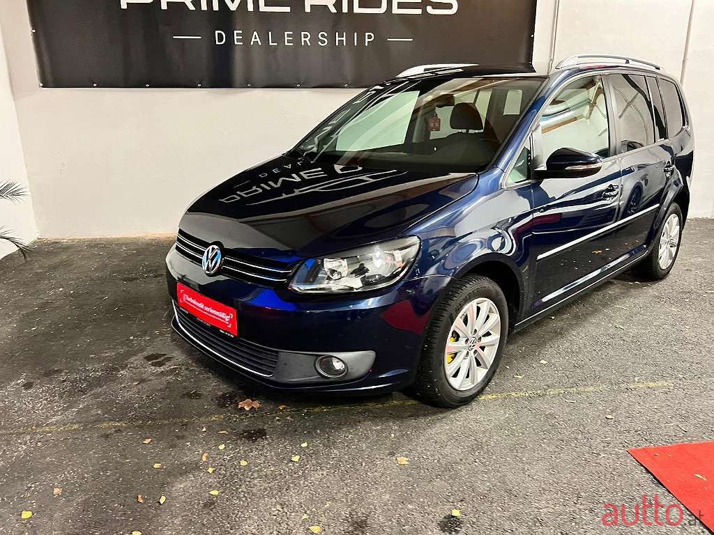 2011' Volkswagen Touran photo #3