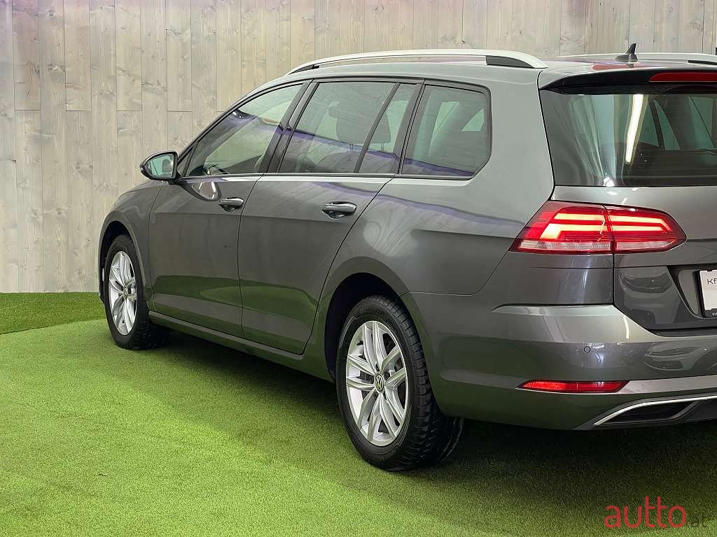 2017' Volkswagen Golf photo #6