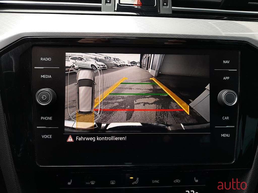 2021' Volkswagen Passat photo #5