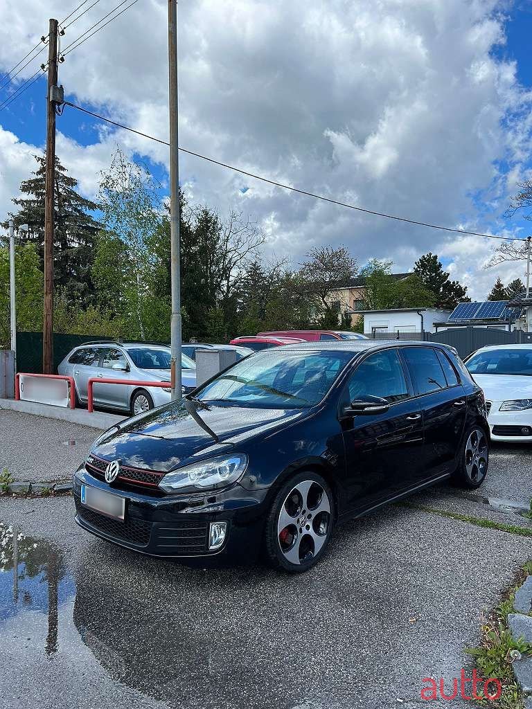 2009' Volkswagen Golf photo #2