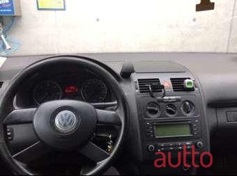 2003' Volkswagen Touran photo #2
