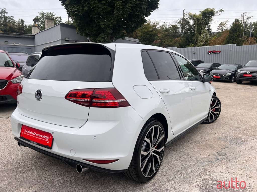 2015' Volkswagen Golf photo #3