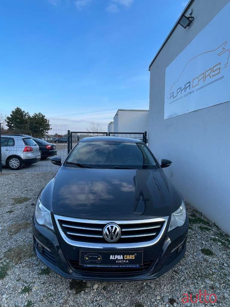 2011' Volkswagen Passat photo #2