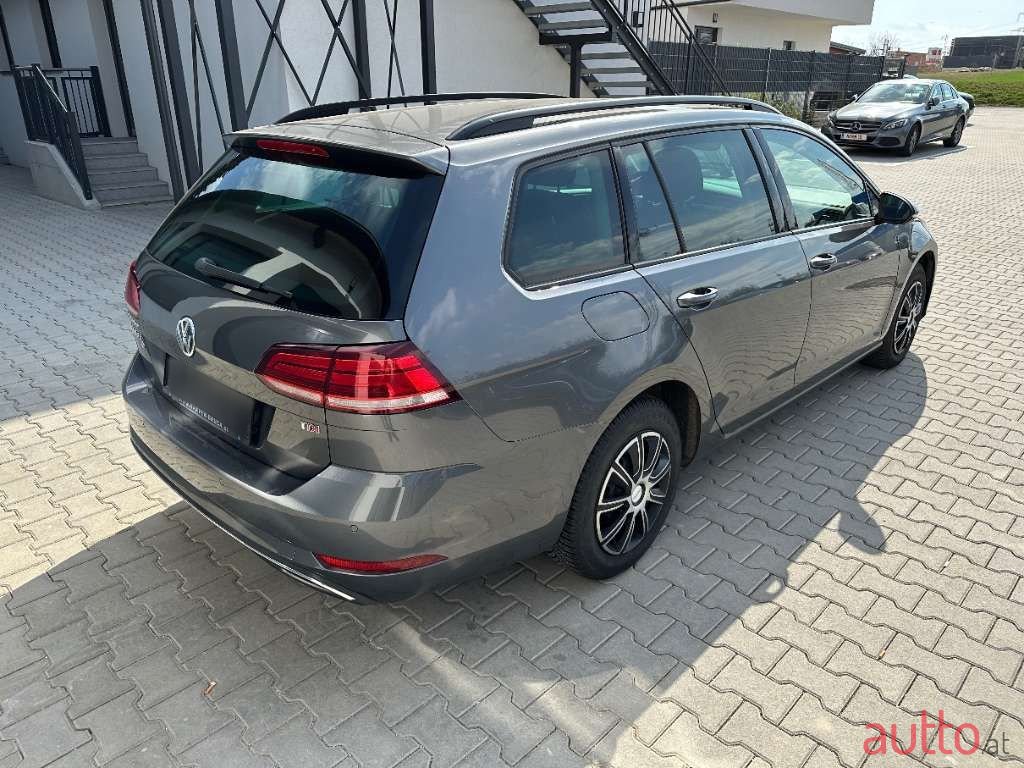 2017' Volkswagen Golf photo #5