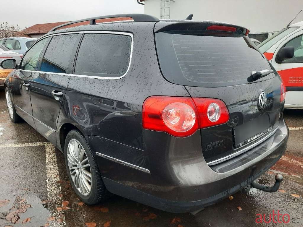 2010' Volkswagen Passat photo #4