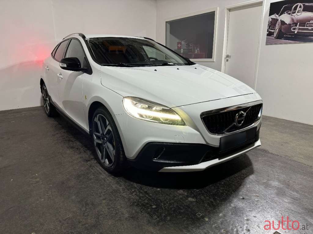 2017' Volvo V40 photo #3