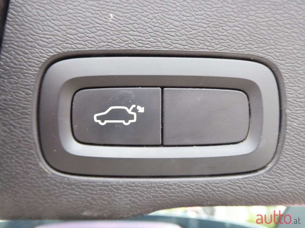 2019' Volvo XC60 photo #5