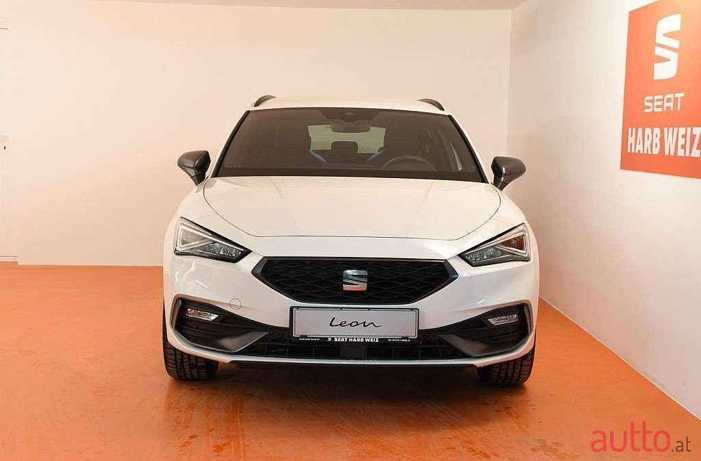 2022' SEAT Leon photo #2