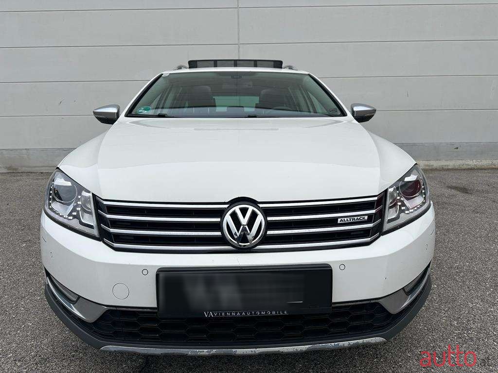 2013' Volkswagen Passat photo #3