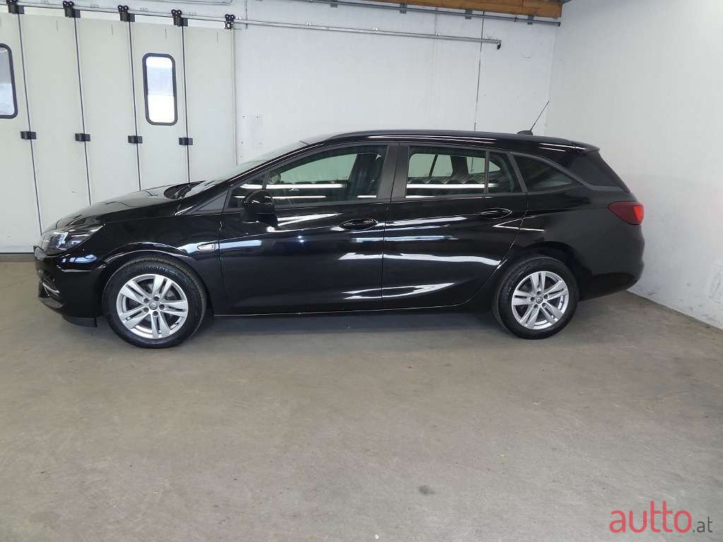 2020' Opel Astra photo #2