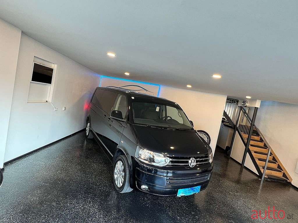 2010' Volkswagen Multivan photo #2