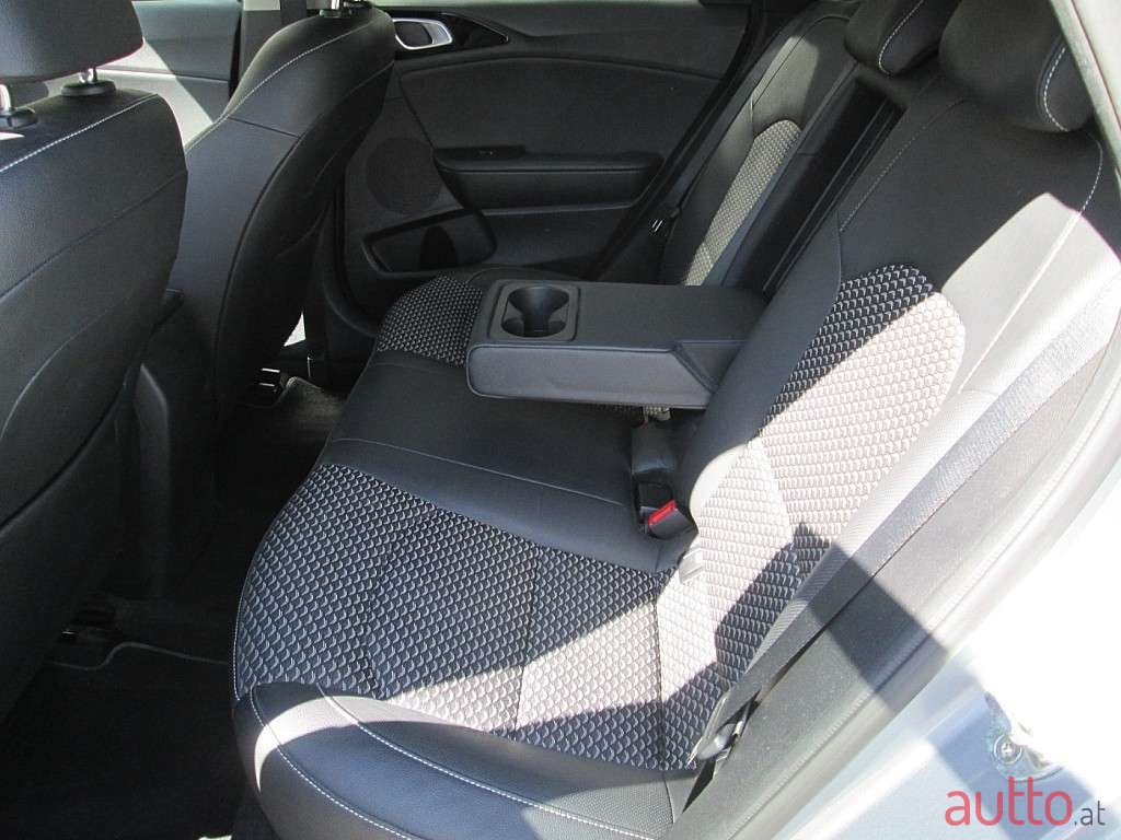 2021' Kia Ceed photo #6