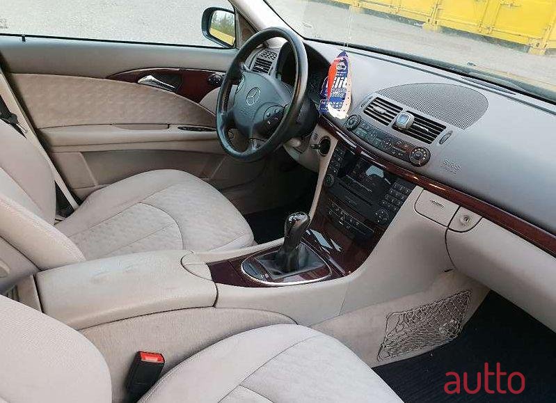 2005' Mercedes-Benz E-Klasse photo #2
