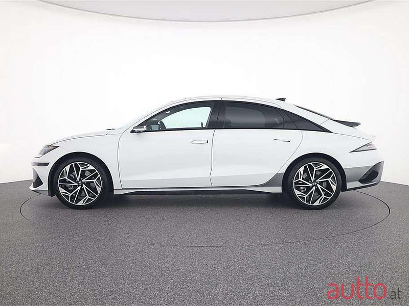 2023' Hyundai Ioniq 6 photo #1