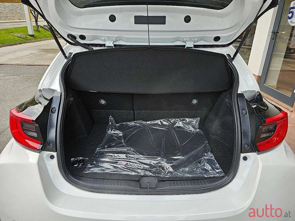 2024' Toyota Yaris photo #4