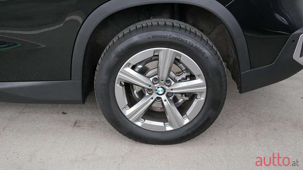 2023' BMW iX1 photo #4