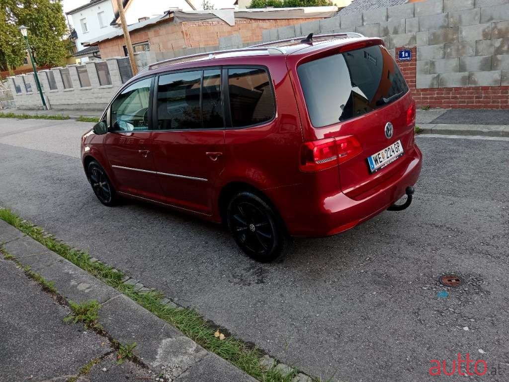 2011' Volkswagen Touran photo #5