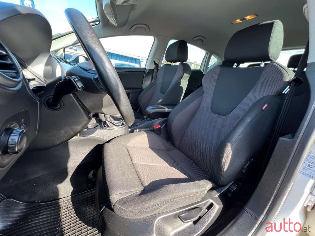 2007' SEAT Leon photo #6