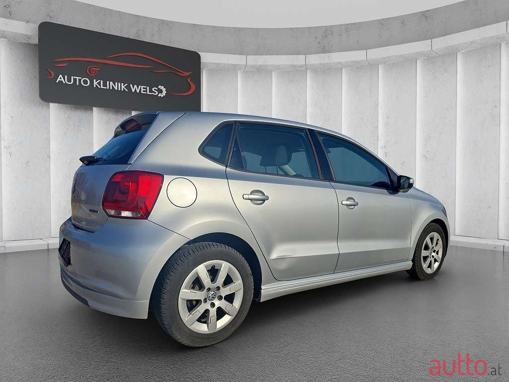 2011' Volkswagen Polo photo #5