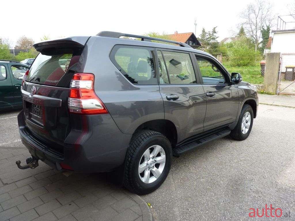 2016' Toyota Land Cruiser photo #5