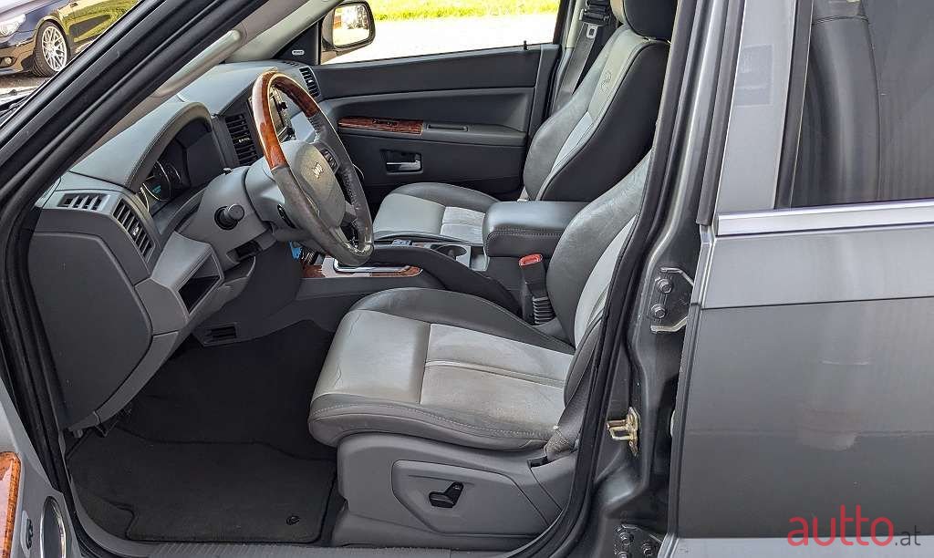 2007' Jeep Grand Cherokee photo #5