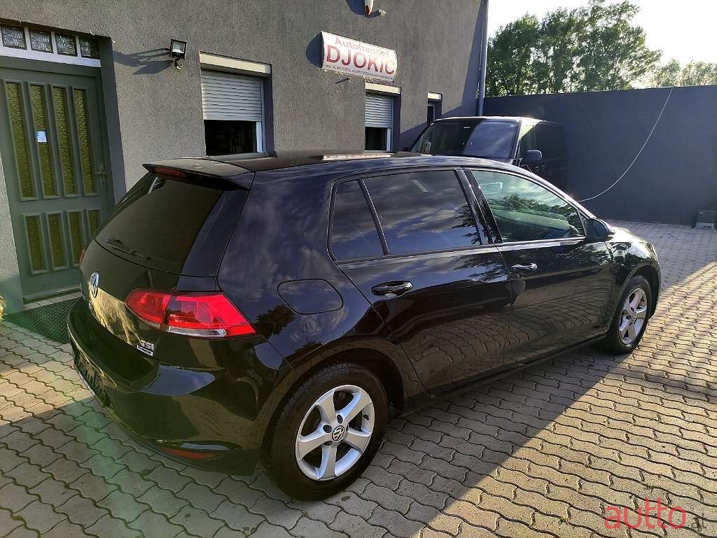 2014' Volkswagen Golf photo #5