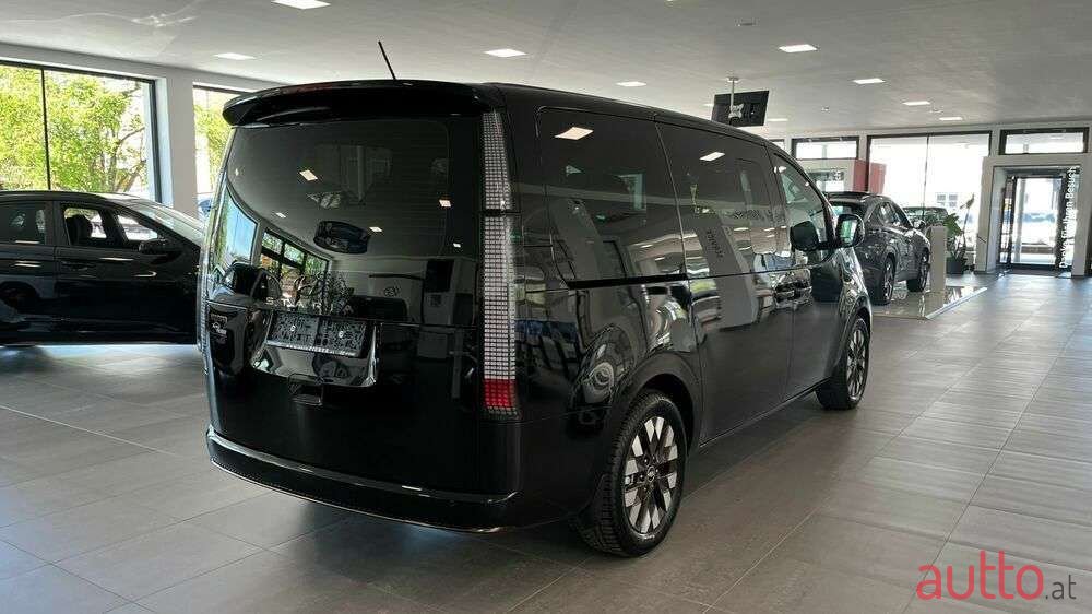 2022' Hyundai Staria photo #5