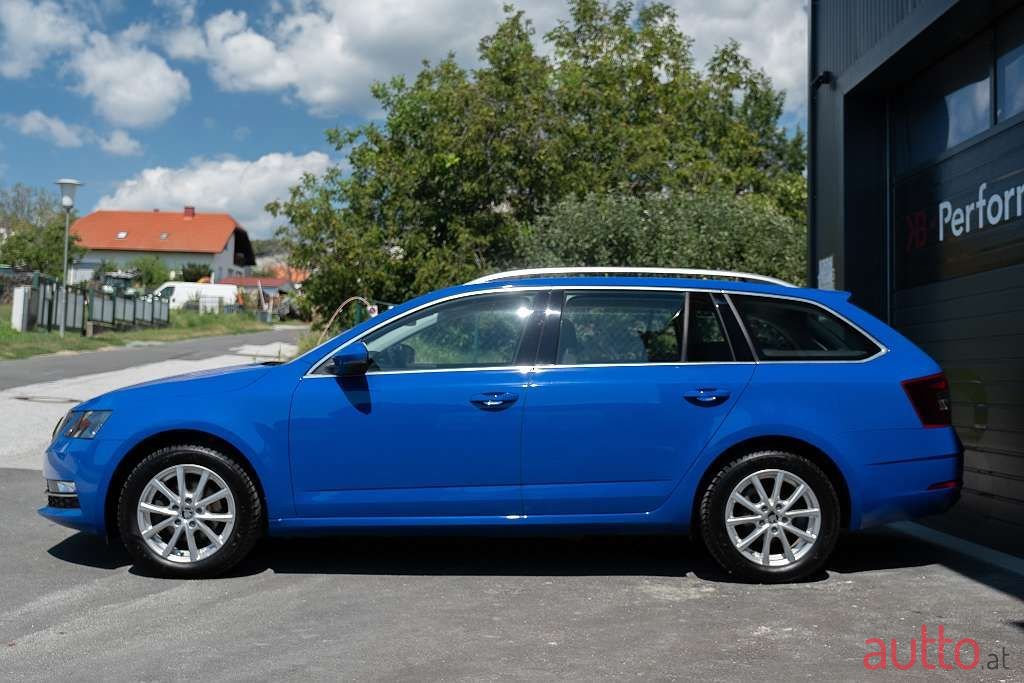 2019' Skoda Octavia photo #4