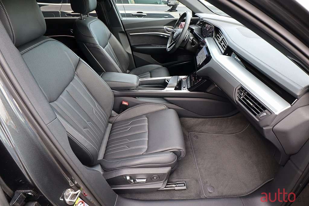 2022' Audi e-tron photo #6