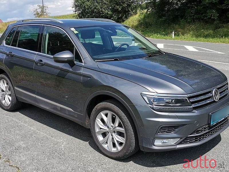 2017' Volkswagen Tiguan photo #2