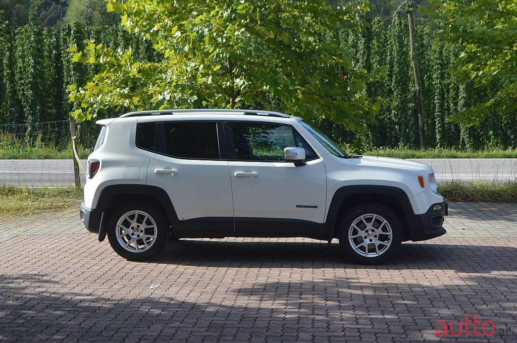 2015' Jeep Renegade photo #5