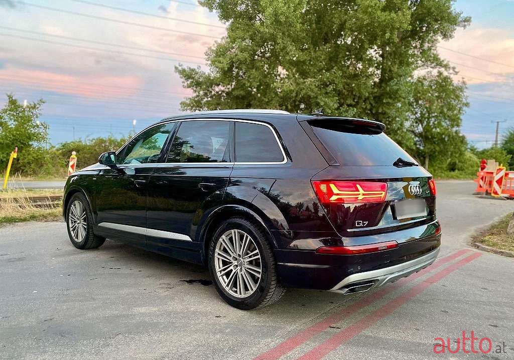 2015' Audi Q7 photo #5