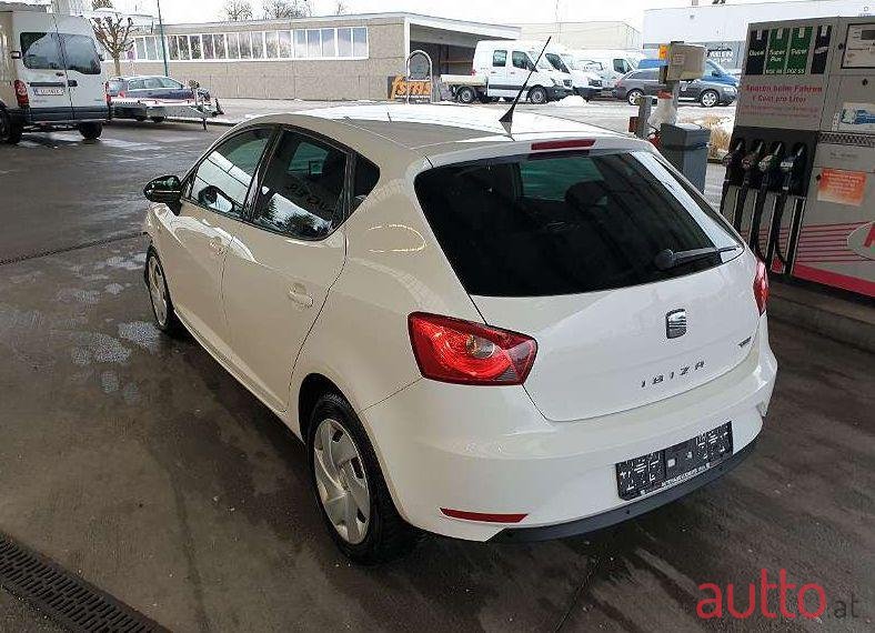 2013' SEAT Ibiza photo #2