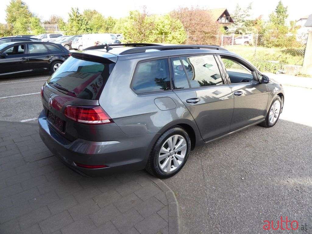 2018' Volkswagen Golf photo #5