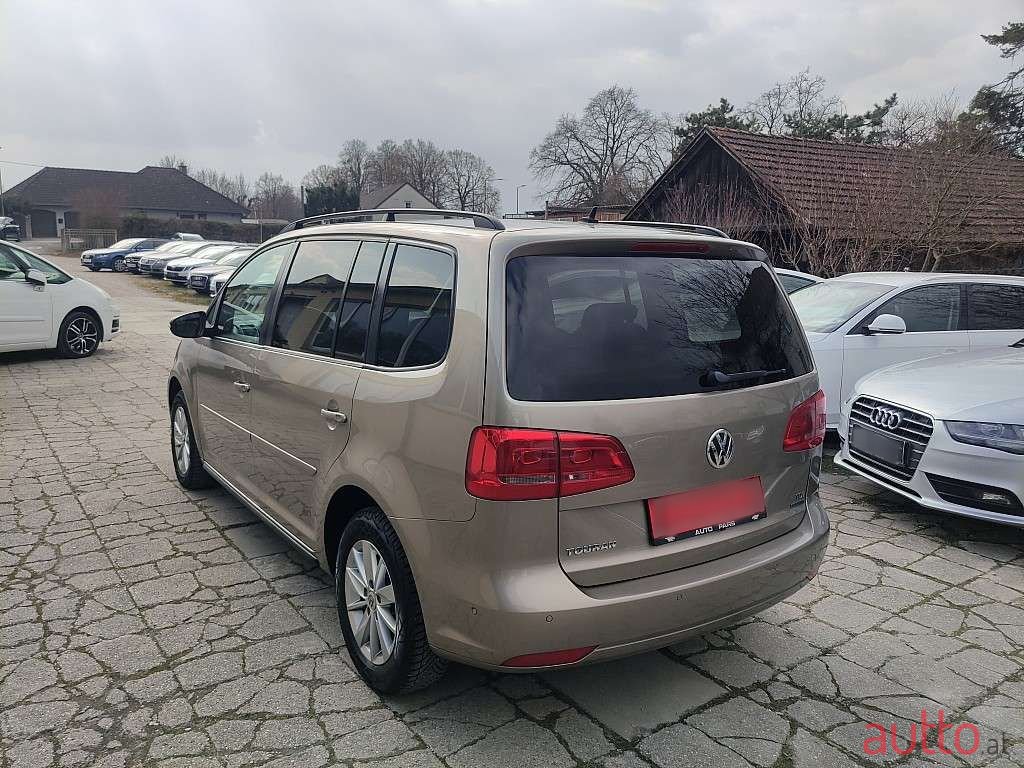 2012' Volkswagen Touran photo #6