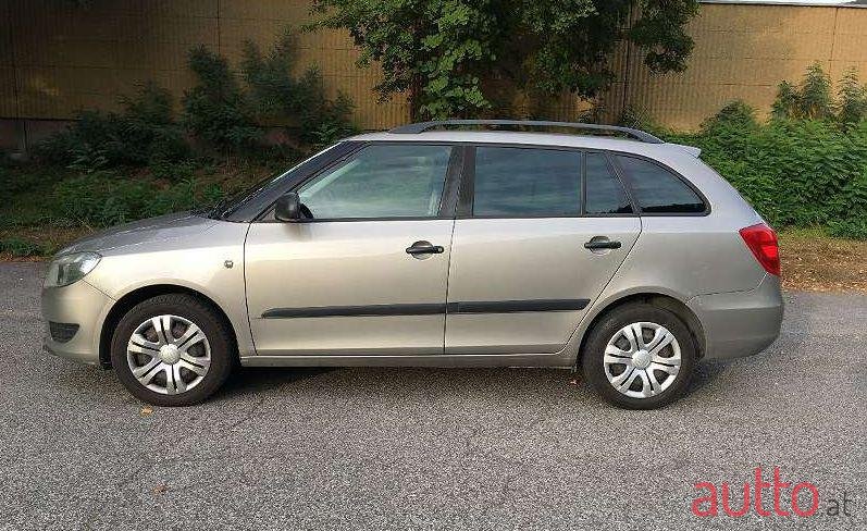 2012' Skoda Fabia photo #1