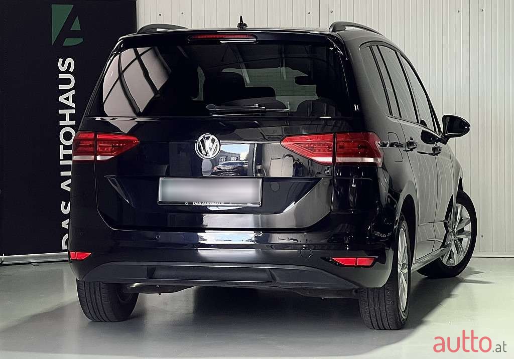 2019' Volkswagen Touran photo #3