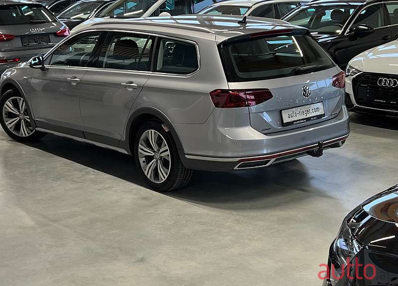 2019' Volkswagen Passat photo #3