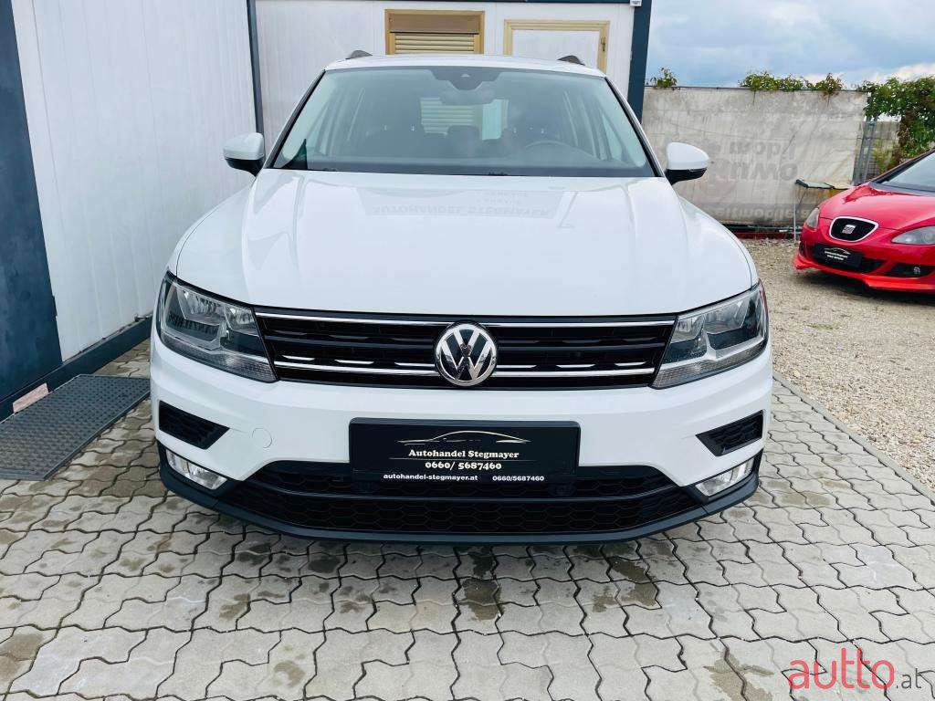 2017' Volkswagen Tiguan photo #2