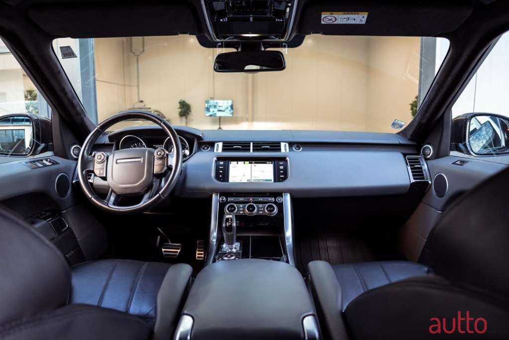 2015' Land Rover Range Rover Sport photo #5