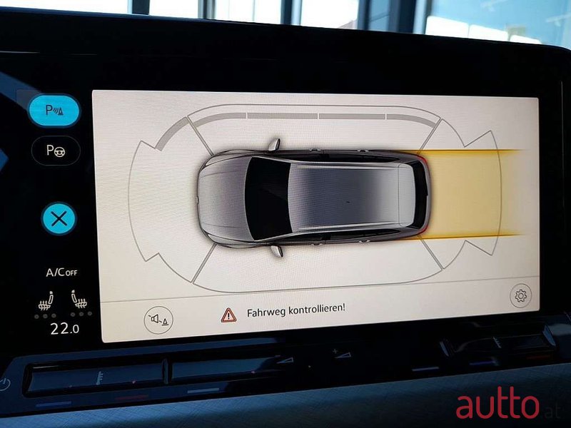 2022' Volkswagen Golf photo #4