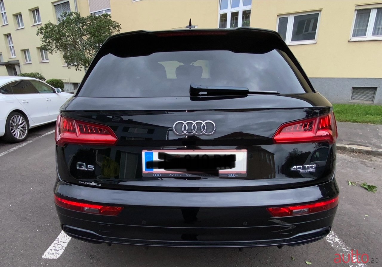 2019' Audi SQ5 photo #3