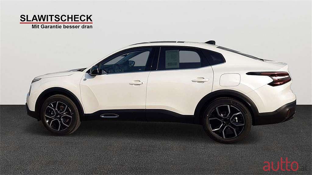 2023' Citroen C4 X photo #2